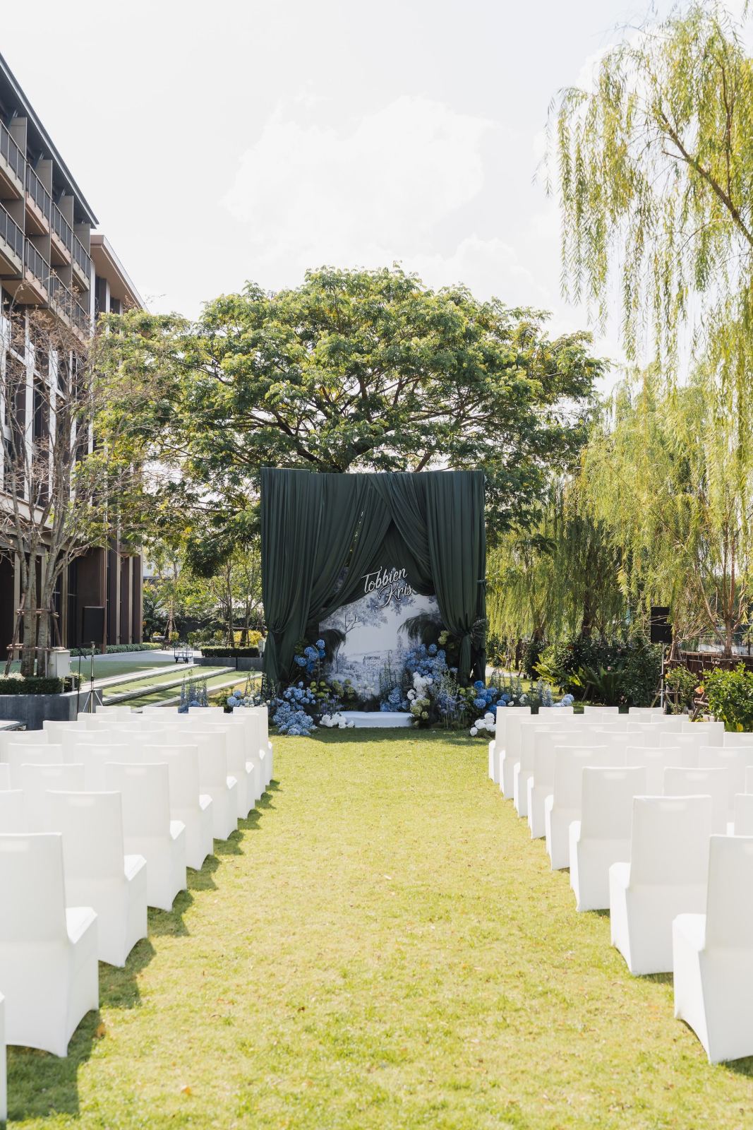 Garden Wedding in Blue & White